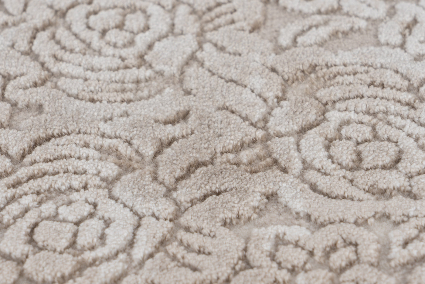 Pierre Cardin Vendome 700 Luxury Acrylic Beige Rug with Centre Medallion 
